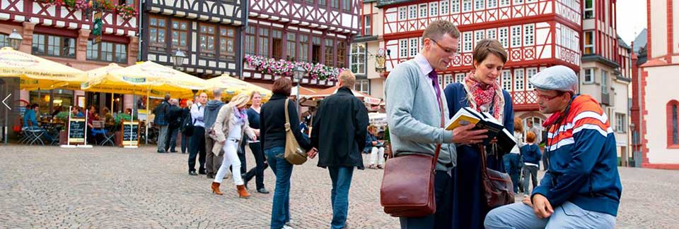 Jehovah’s Witnesses evangelizing in Frankfurt