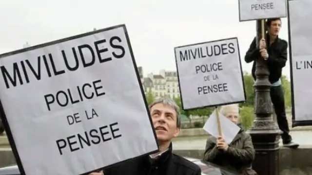Manifestation contre la MIVILUDES à Paris