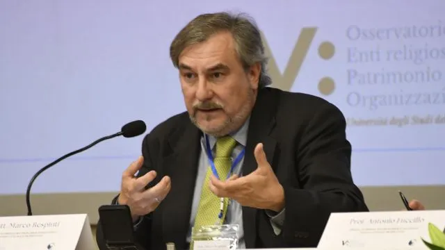 Marco Respinti speaking at the conference